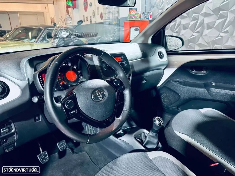 Toyota Aygo 1.0 X-Play Plus - 18