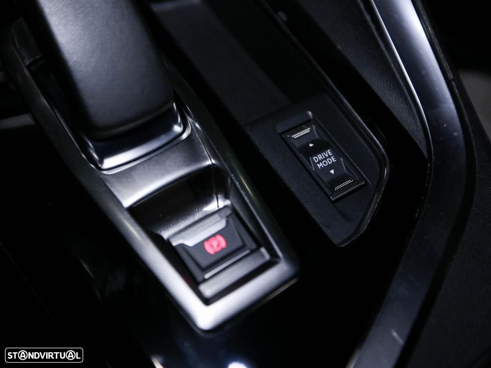 Peugeot 3008 1.6 Hybrid GT e-EAT8 - 18