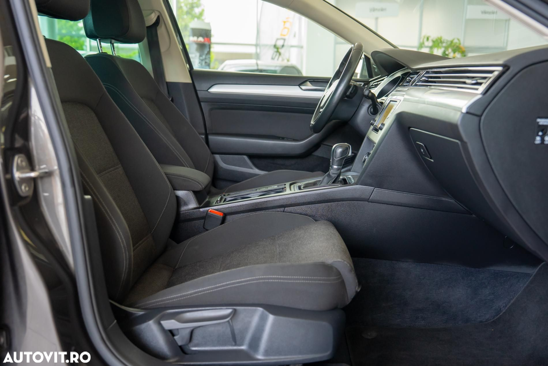 Volkswagen Passat - 12