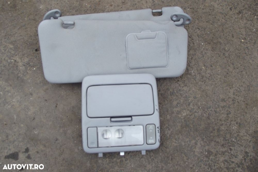 Parasolare Toyota rav4 2002-2006 plafoniera dezmembrez Rav4 2.0 lampa - 1