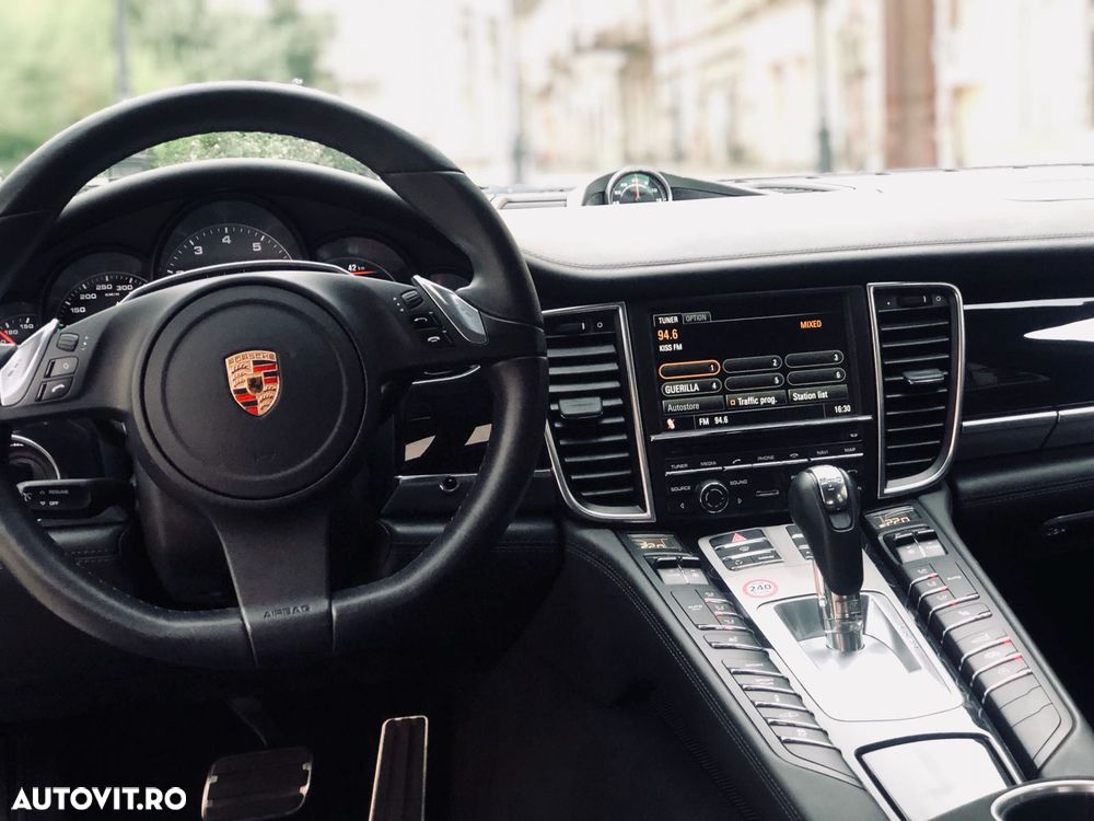 Porsche Panamera - 17