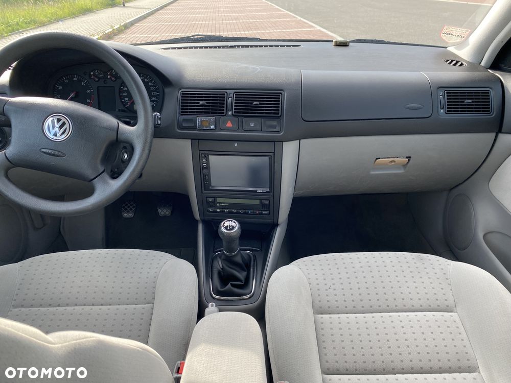 Volkswagen Golf 1.6 - 16