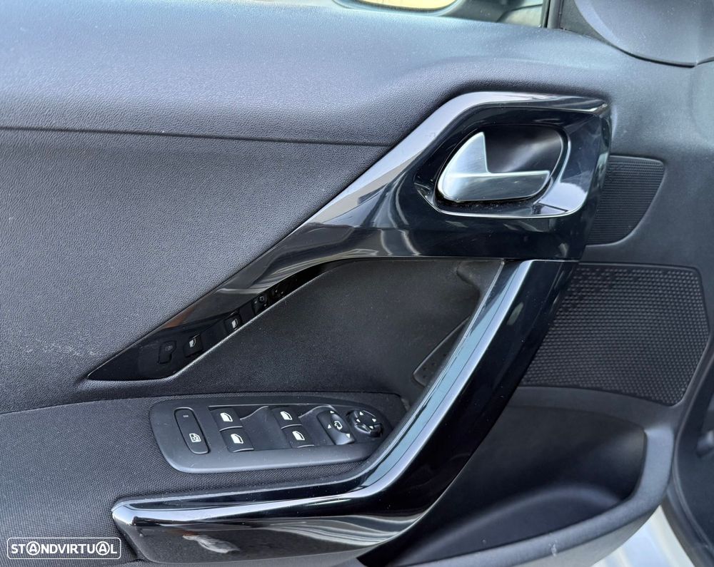 Peugeot 208 1.2 PureTech Allure - 11