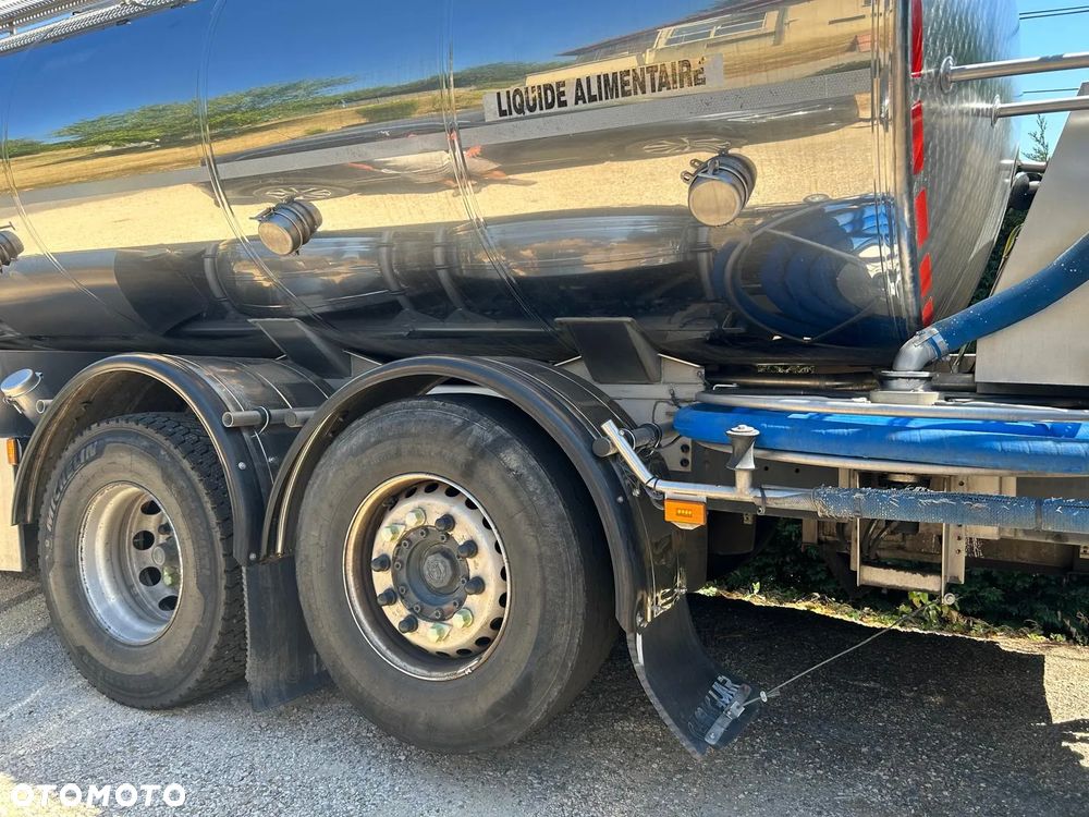 Scania P450 / RETARDER / 15.800L / PODNOSZONA OŚ / PRZEWÓZ MLEKA / SKRĘTNA OŚ - 13