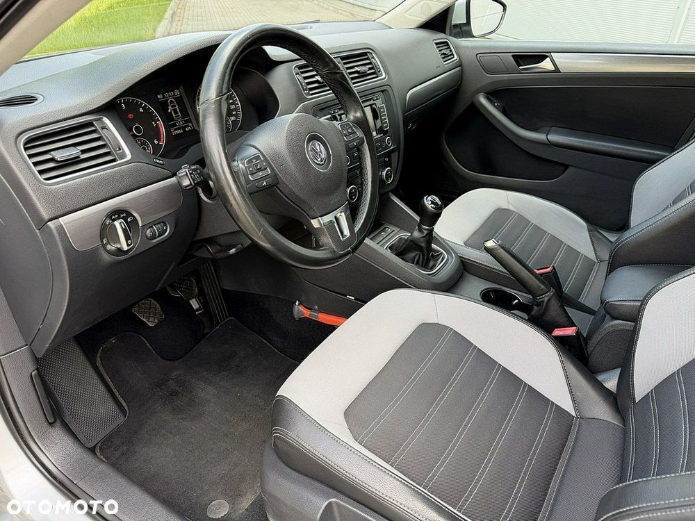 Volkswagen Jetta - 10
