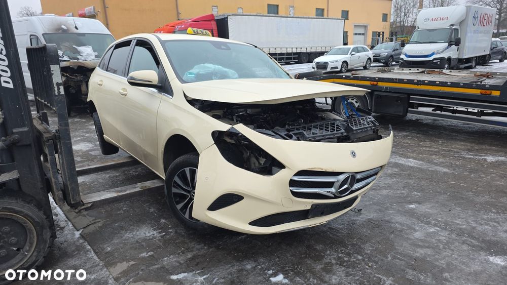 Mercedes-Benz Klasa B 180 d 8G-DCT Edition 2021 - 4