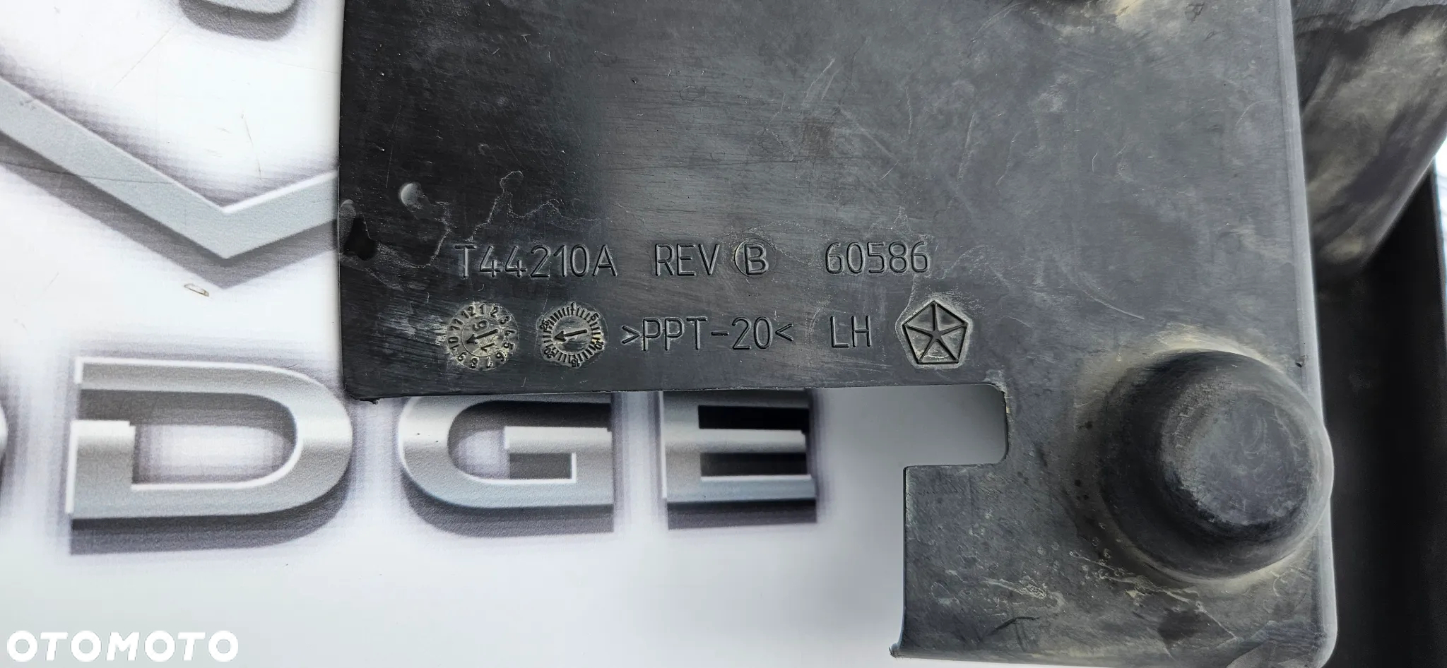 Dodge Durango III LIFT 2014- Kierownica powietrza pasa przedniego prawa lewa Łapacz powietrza Kanał powietrza Termometr zewnętrzny - 7