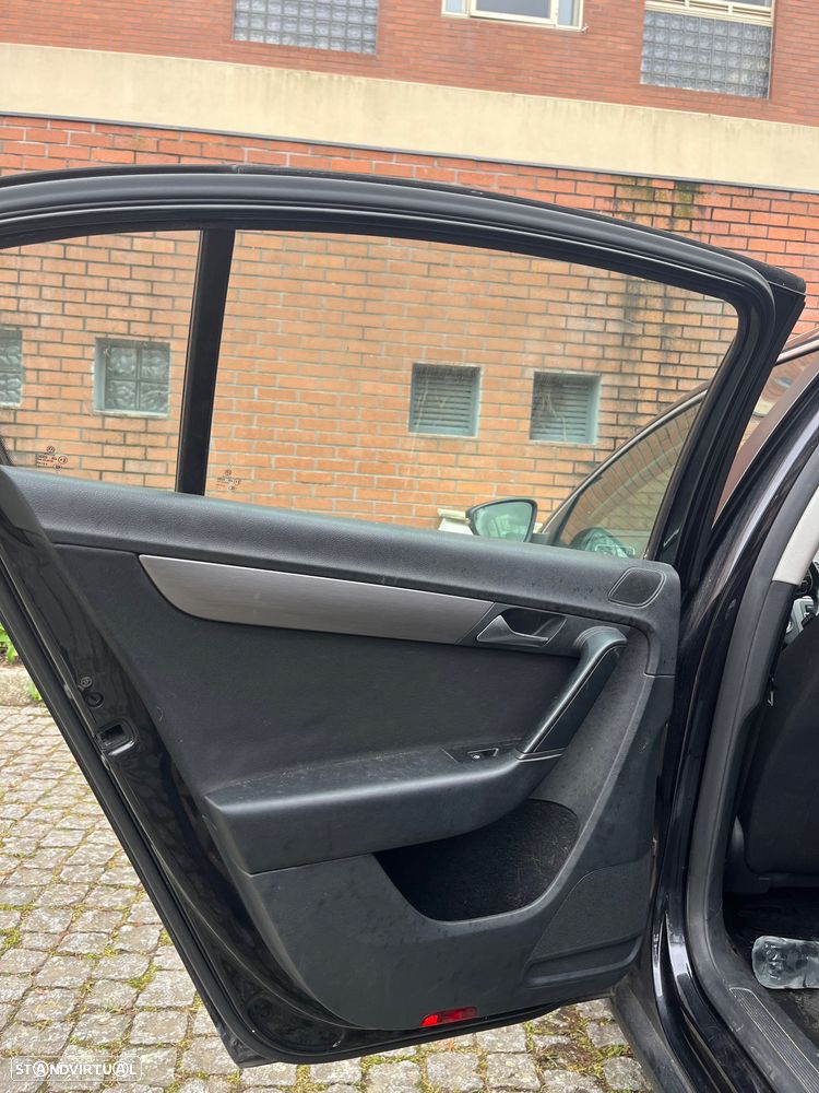 VW Passat 1.6 TDI BlueMotion - 10