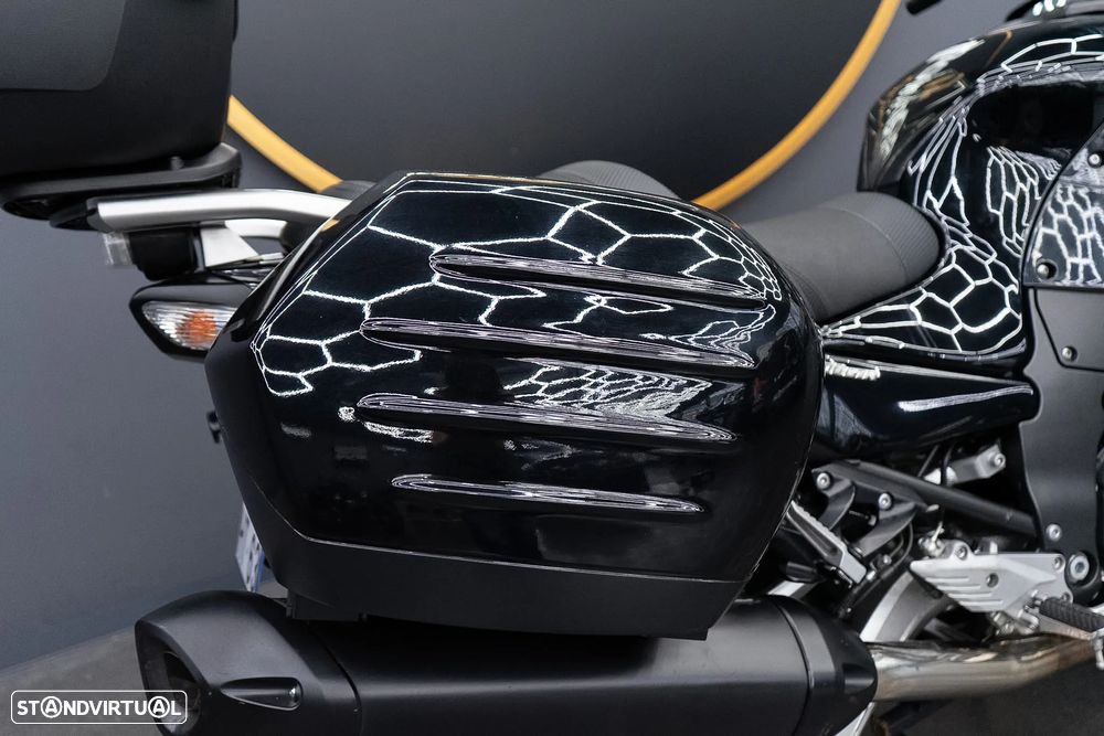 Kawasaki GTR 1400 - 12