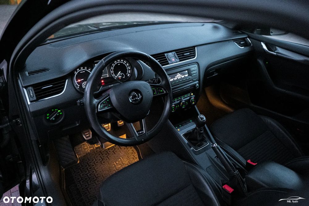 Skoda Octavia Combi 2.0 TDI RS - 20