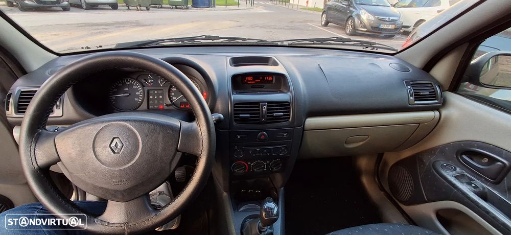 Renault Clio 1.2 16V Confort - 2