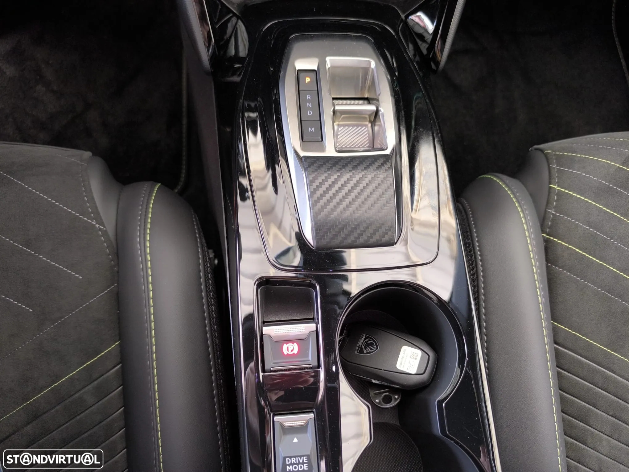 Peugeot 2008 1.2 PureTech GT EAT8 - 17