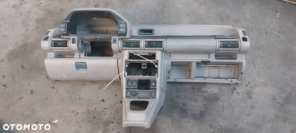 KOKPIT DESKA ROZDZIELCZA FREELANDER I EUROPA - 1