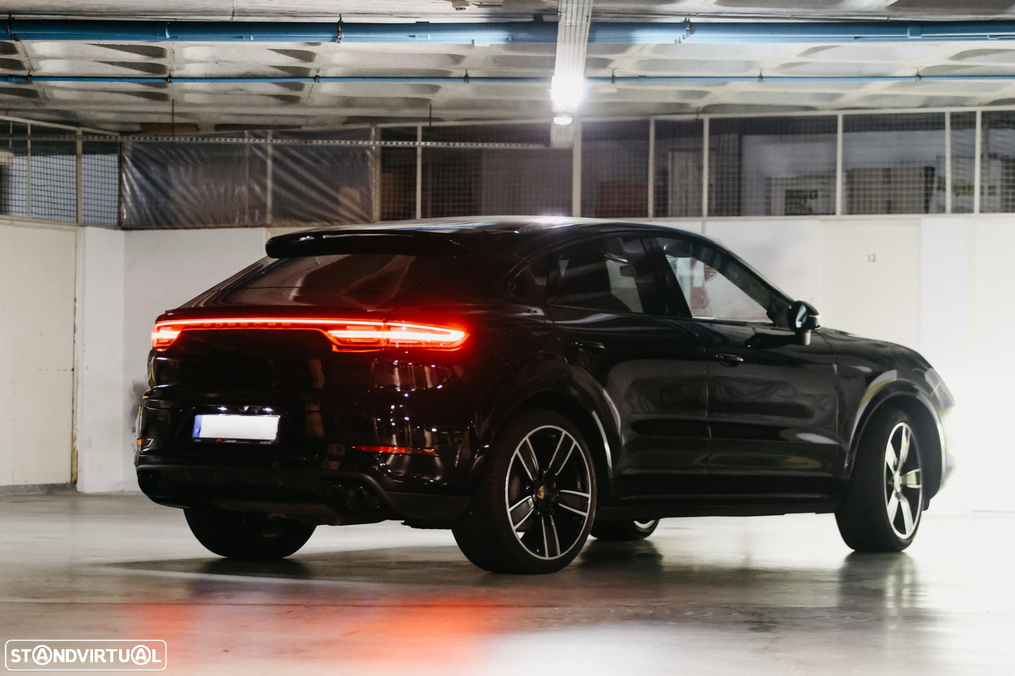 Porsche Cayenne Coupé E-Hybrid Platinum Edition - 2