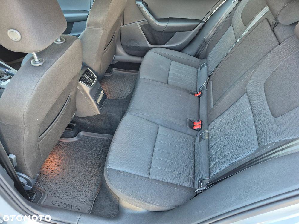 Skoda Octavia 2.0 TDI SCR Style DSG - 6