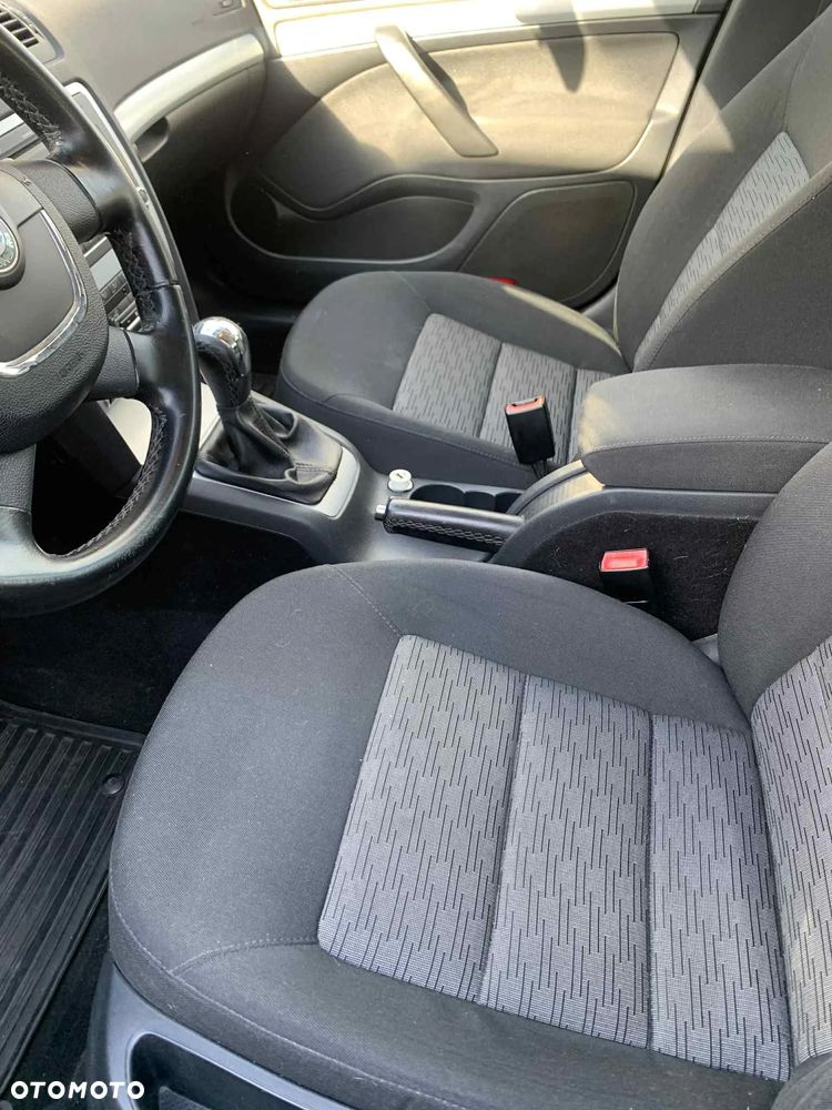 Skoda Octavia 1.8 T FSI Ambiente - 9