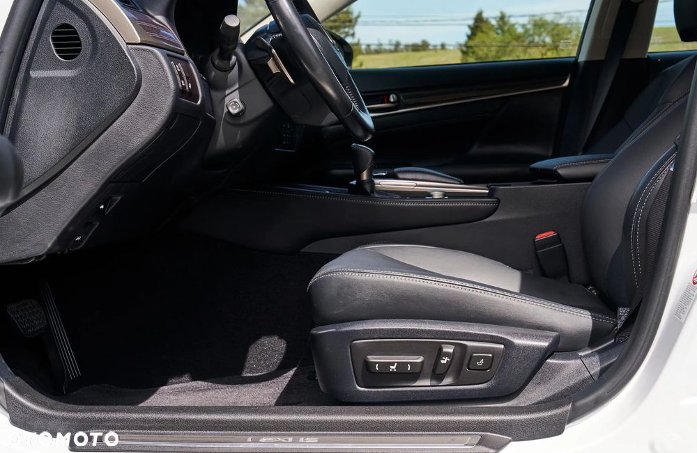 Lexus GS - 16