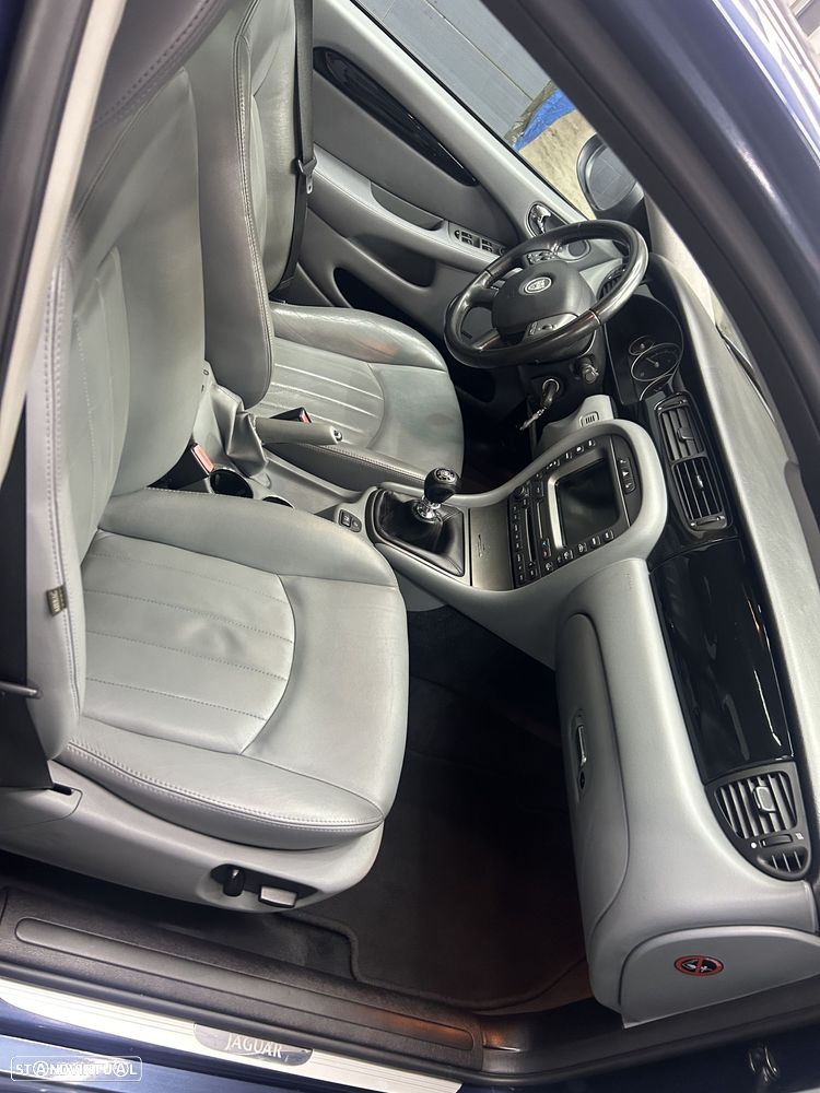 Jaguar X-Type 3.0 V6 Executive - 7