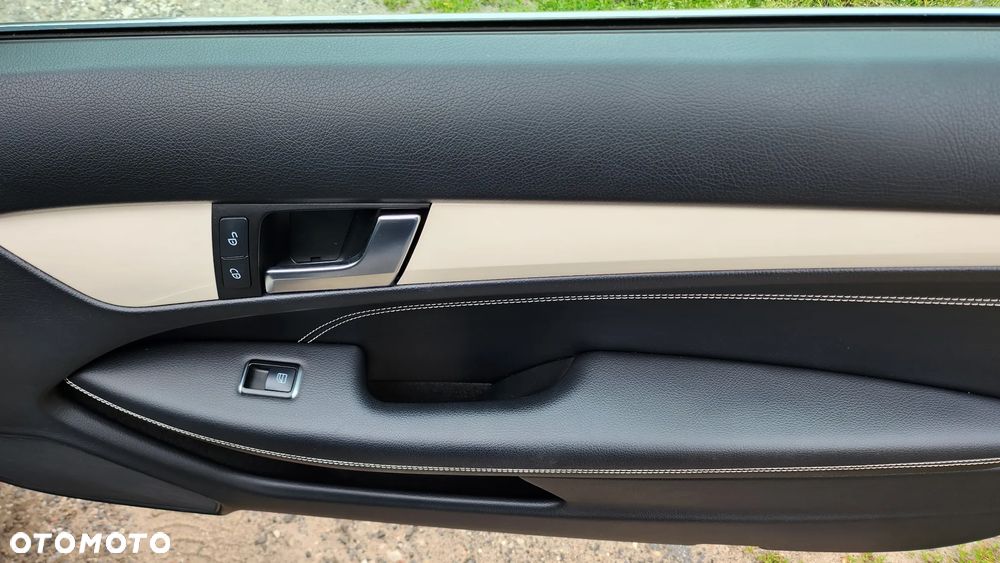 Mercedes-Benz Klasa C 250 CGI BlueEff Sport - 19