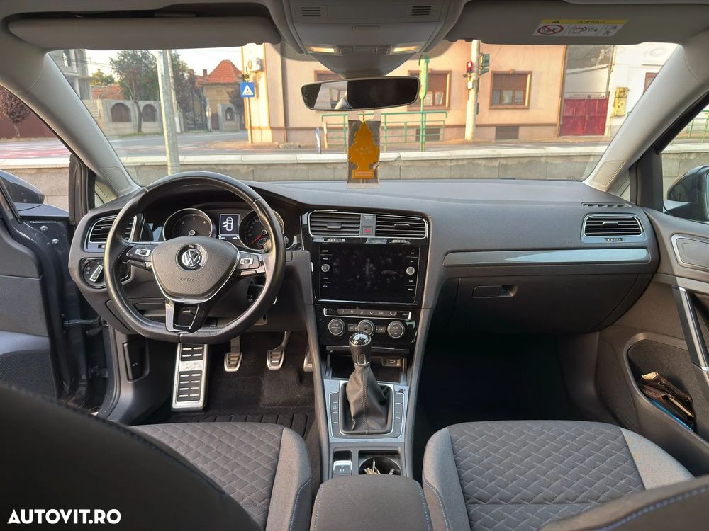 Volkswagen Golf - 11