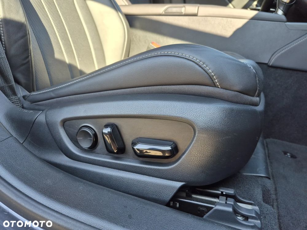 Lexus ES 300h F Sport Edition - 24
