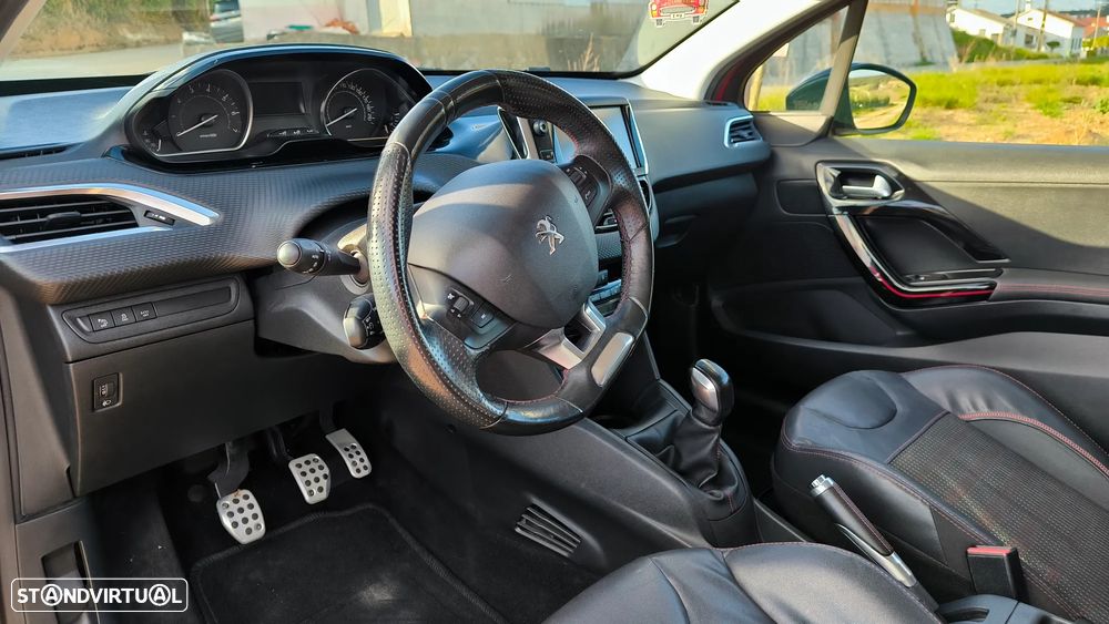 Peugeot 208 1.2 PureTech GT Line - 12
