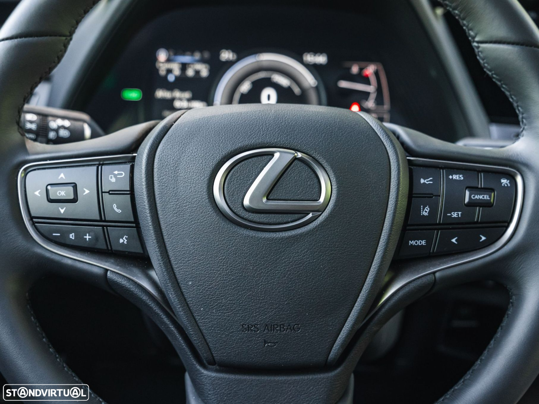 Lexus UX 250h - 13