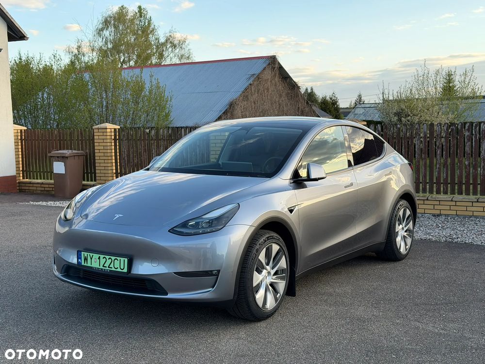 Tesla Model Y Long Range AWD - 1