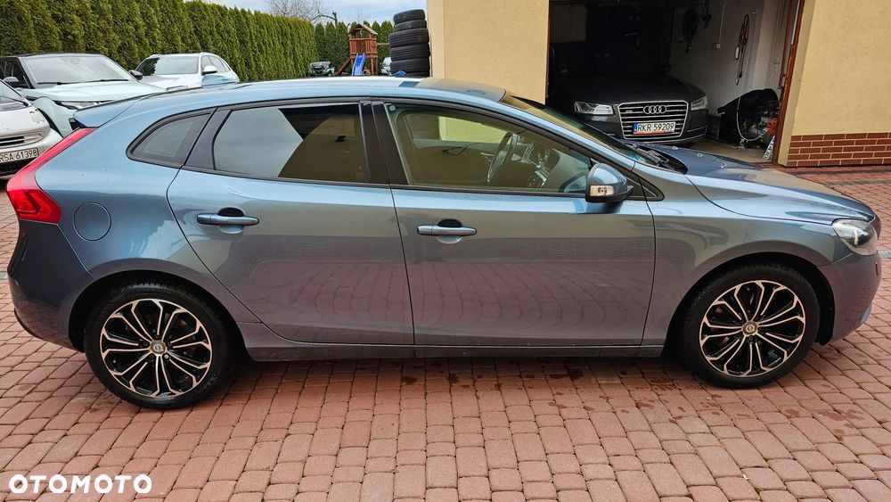 Volvo V40 T3 Momentum - 21