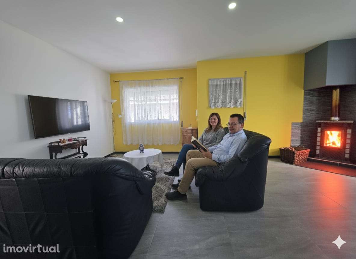 Moradia T4 com jardim e garagem em Lourosa - Grande imagem: 3/31