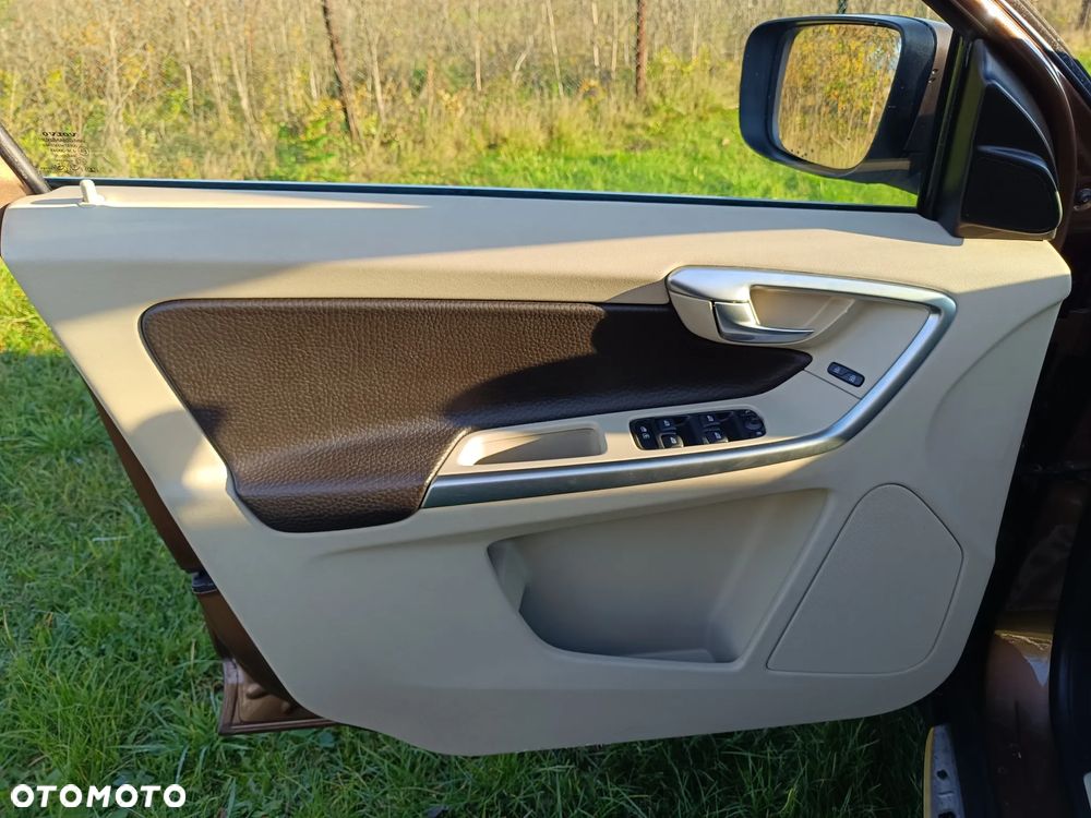 Volvo XC 60 D4 R-Design Momentum - 22