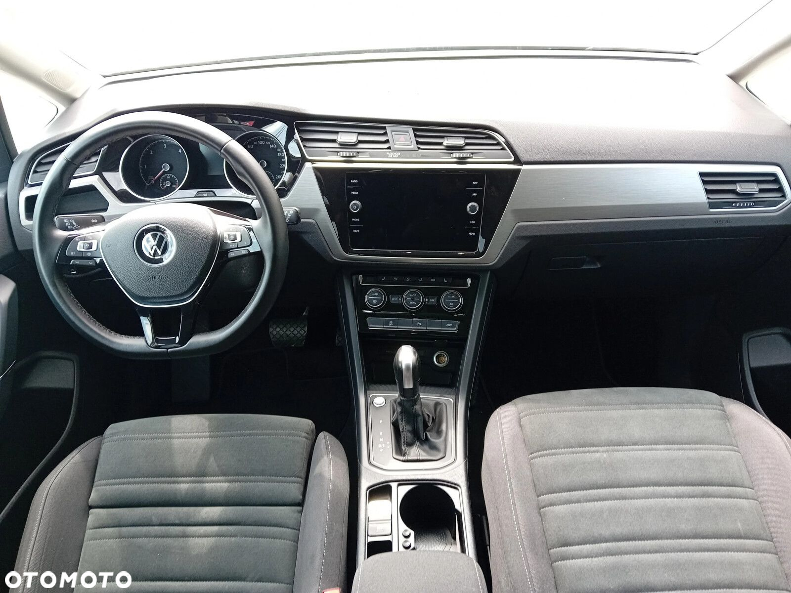Volkswagen Touran 2.0 TDI BMT Comfortline DSG - 2
