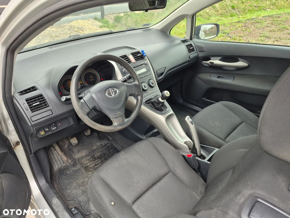 Toyota Auris 1.33 VVT-i Terra - 7