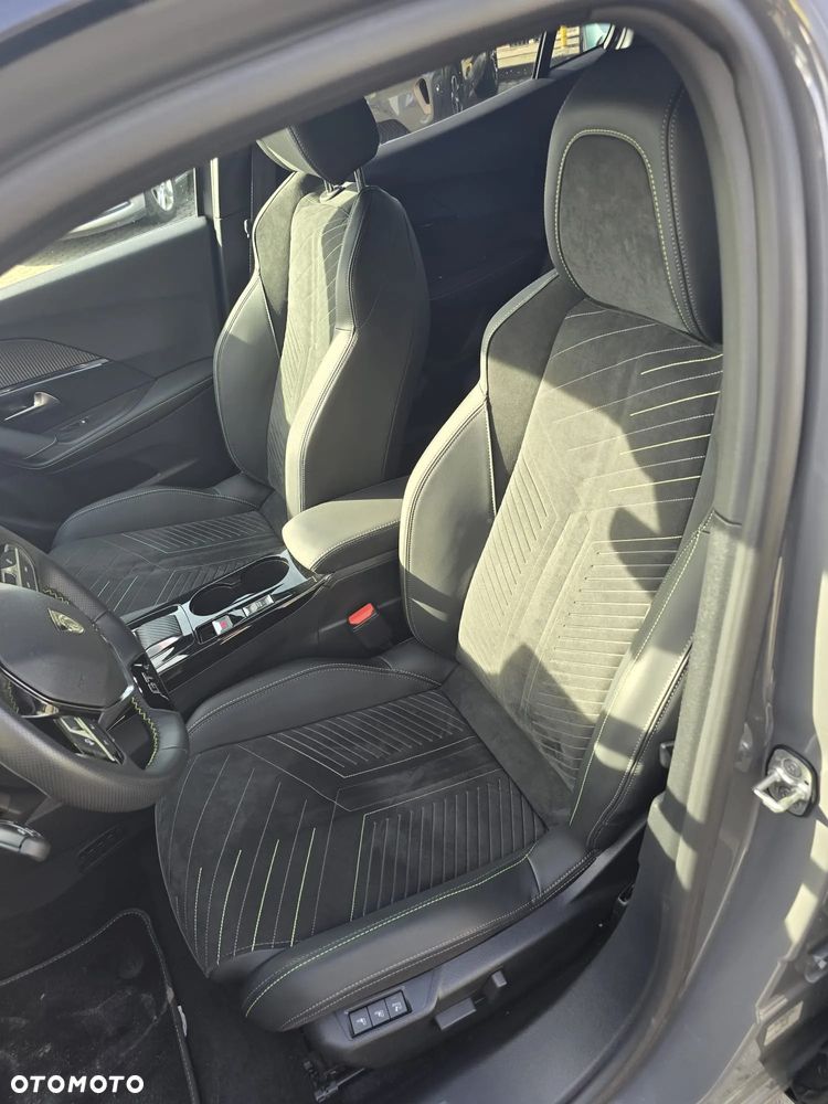 Peugeot 2008 e-2008 54kWh GT - 12