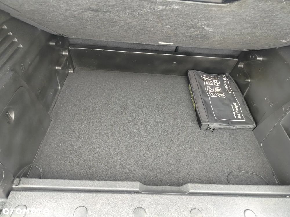 Peugeot 3008 155 THP Premium - 24