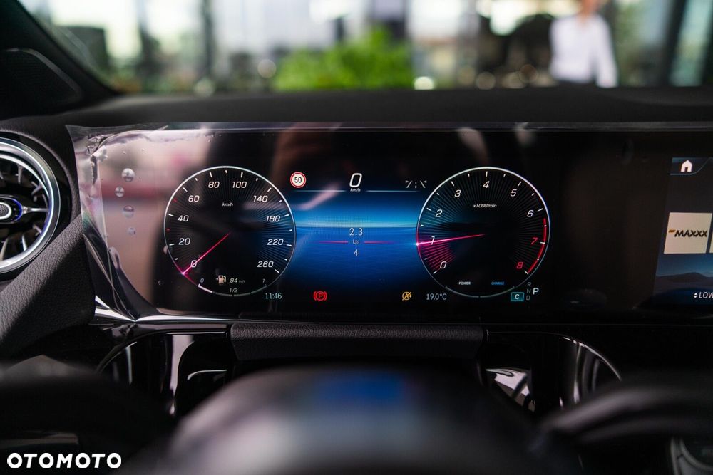 Mercedes-Benz GLA - 11