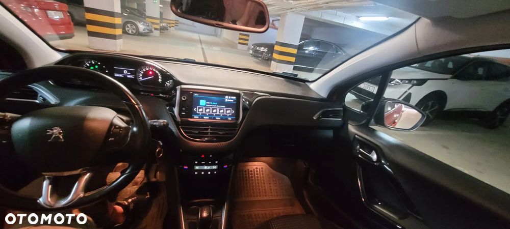 Peugeot 208 1.2 PureTech Allure - 17