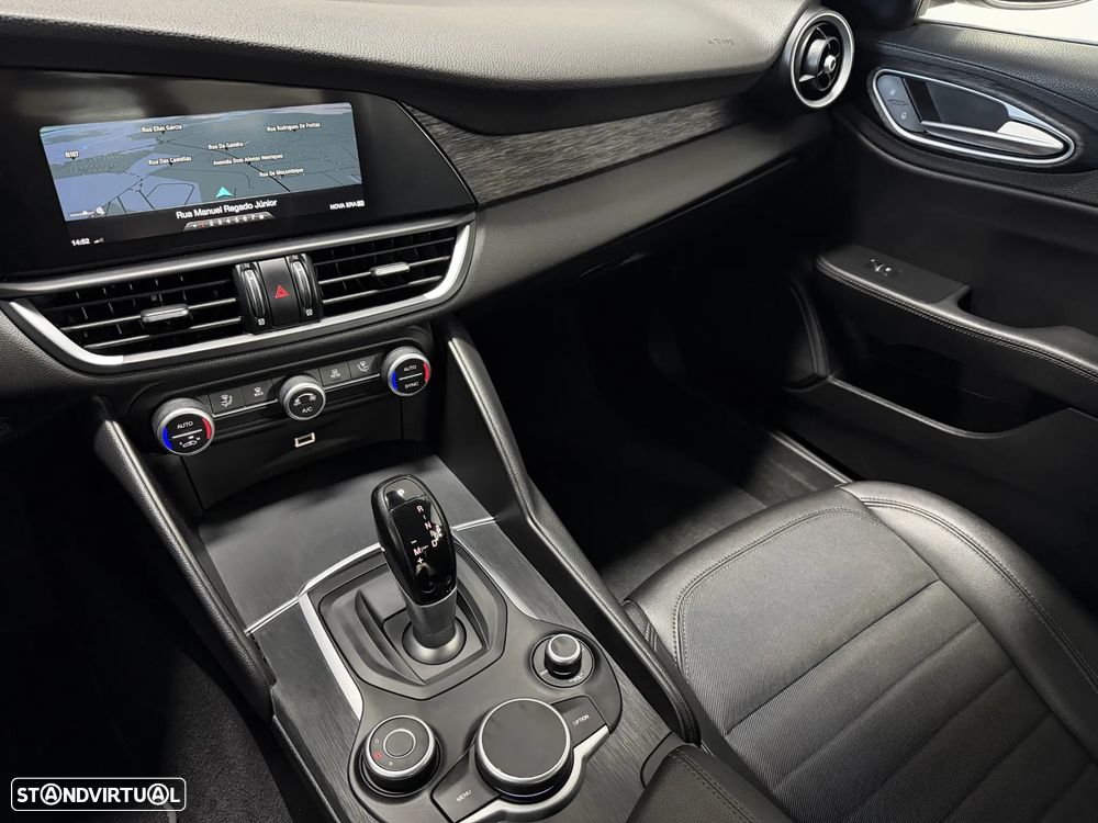 Alfa Romeo Giulia 2.2 AT8 Super - 17