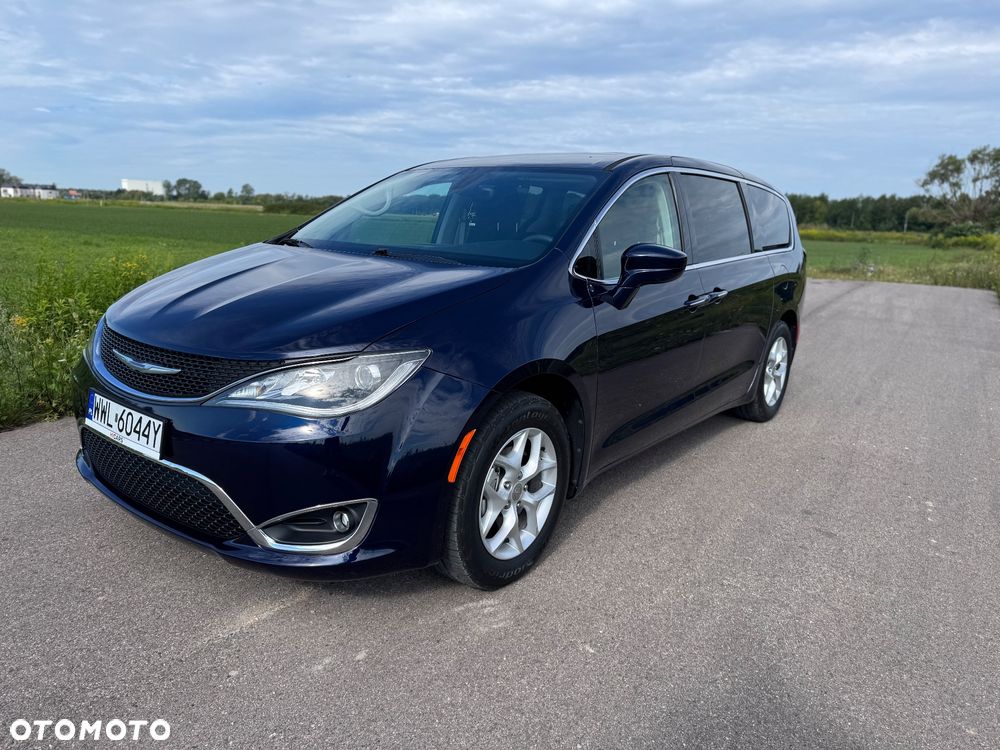Chrysler Pacifica - 1