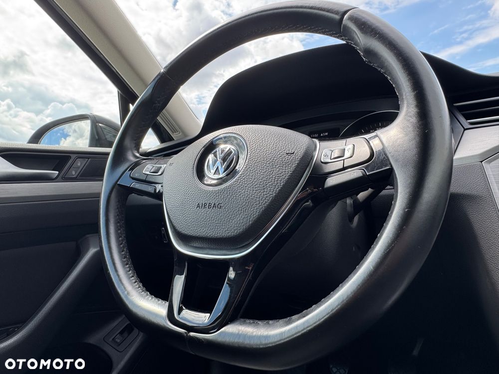Volkswagen Passat - 28