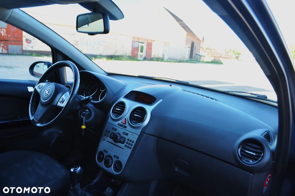 Opel Corsa 1.4 16V Satellite - 24