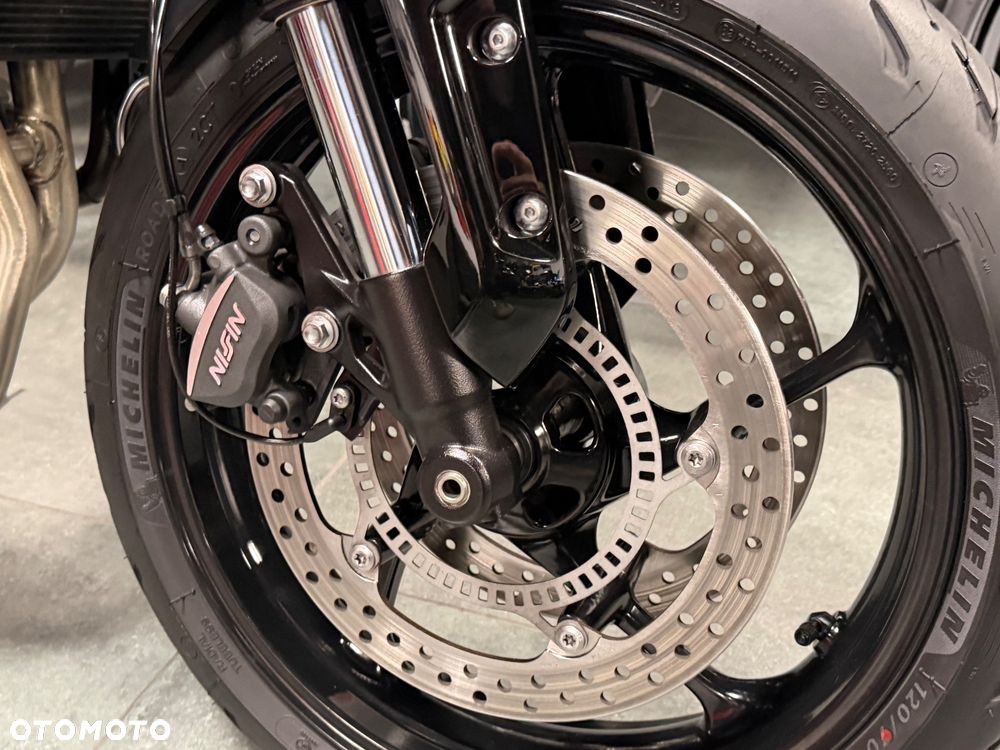 Triumph Trident - 18