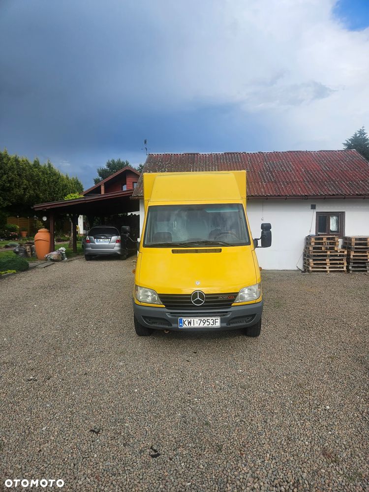 Mercedes-Benz Sprinter - 1