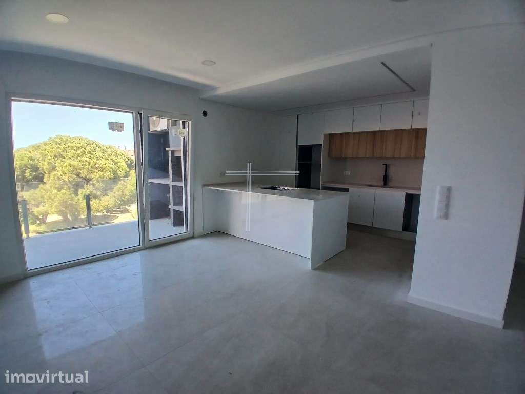 Apartamento T1, com parqueamento para 1 carro e arrecadação - Quint... - Grande imagem: 2/18