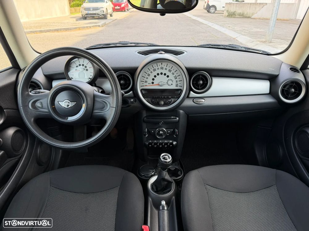 MINI 3 Portas One D - 8