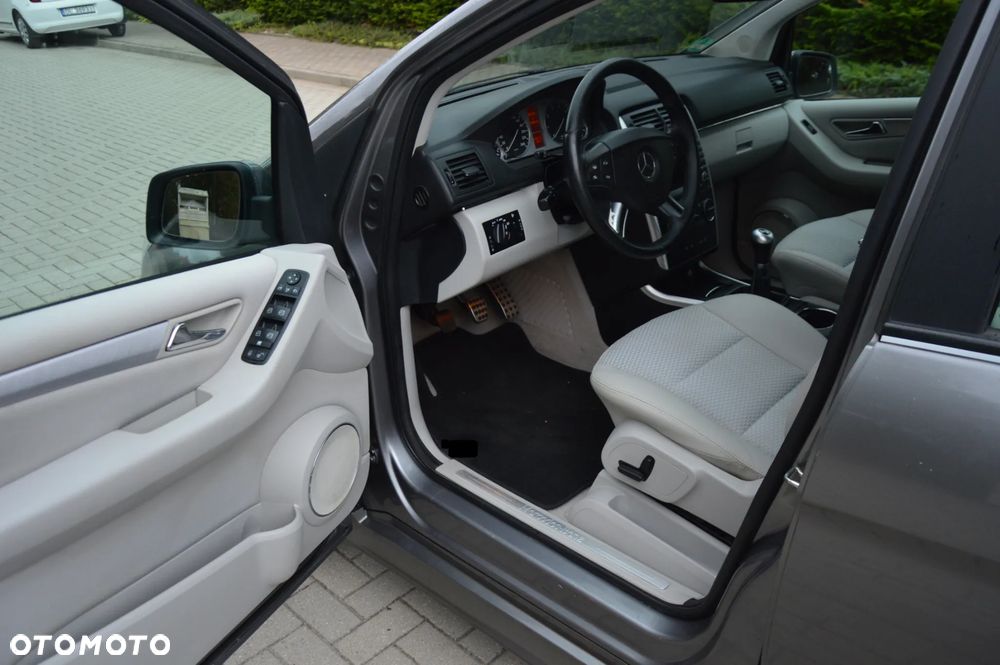 Mercedes-Benz Klasa B 180 BlueEFFICIENCY SPORT EDITION - 17