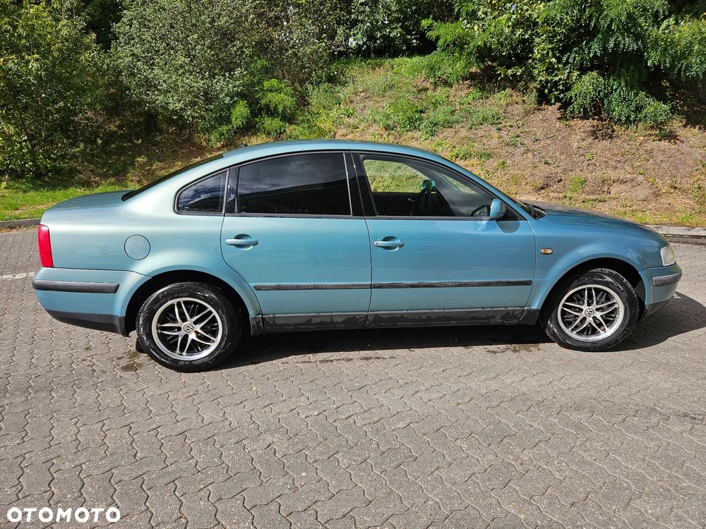 Volkswagen Passat 1.6 CL - 10