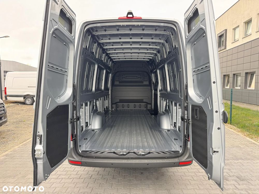 Mercedes-Benz Sprinter - 11