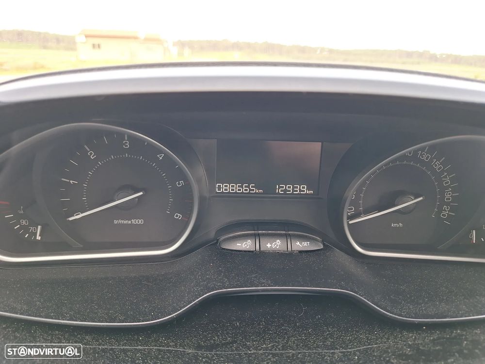 Peugeot 2008 1.6 BlueHDi Style - 1