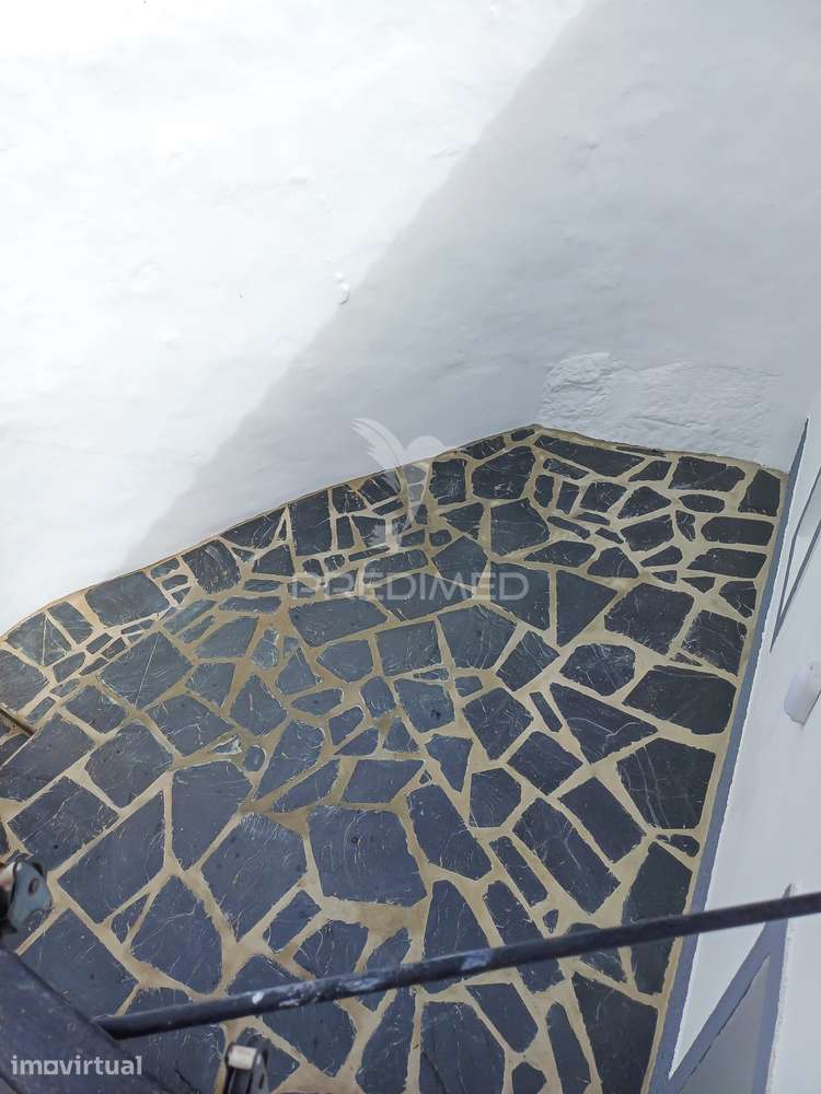Moradia composta de 2 Apartamentos T1 Remodelados - Grande imagem: 2/14